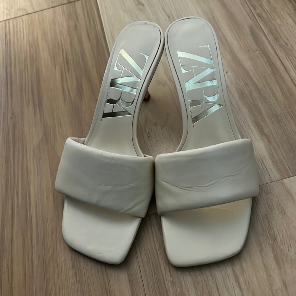 Zara Heeled Leather Square Toe Sandal (Cream)